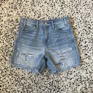 S4 Levi’s highwasted shorts